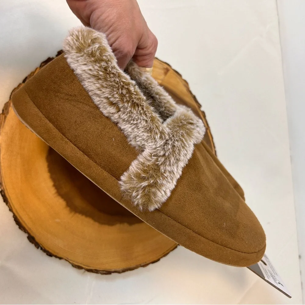 Isotoner Women's Signature Memory Foam Slippers Brown with faux fur Size 9.5/10 - Picture 3 of 8